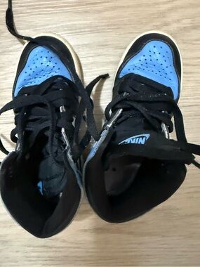Nike Kids High-Top Sneakers in Blue and Black
